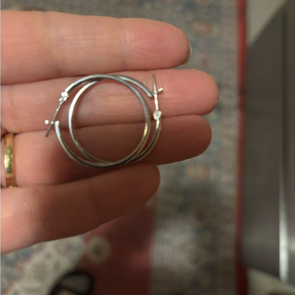 Brand new never worn 10 k white gold earıngs